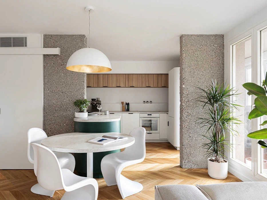 Intérieur neutre présentant un meuble seul sur fond beige